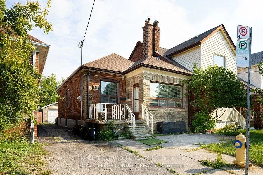 184, Livingstone, Briar Hill-Belgravia, Toronto