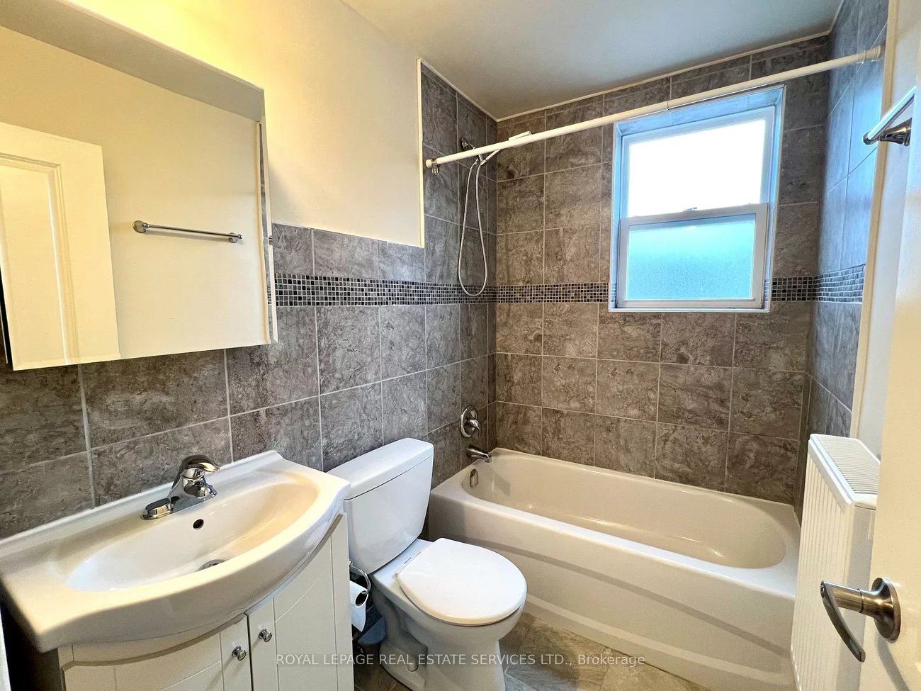 61, Third, New Toronto, Toronto