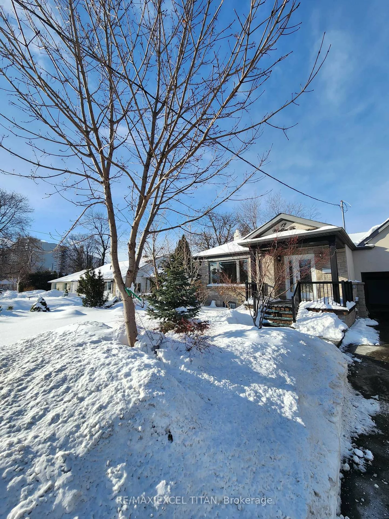 12, Wickford, Maple Leaf, Toronto