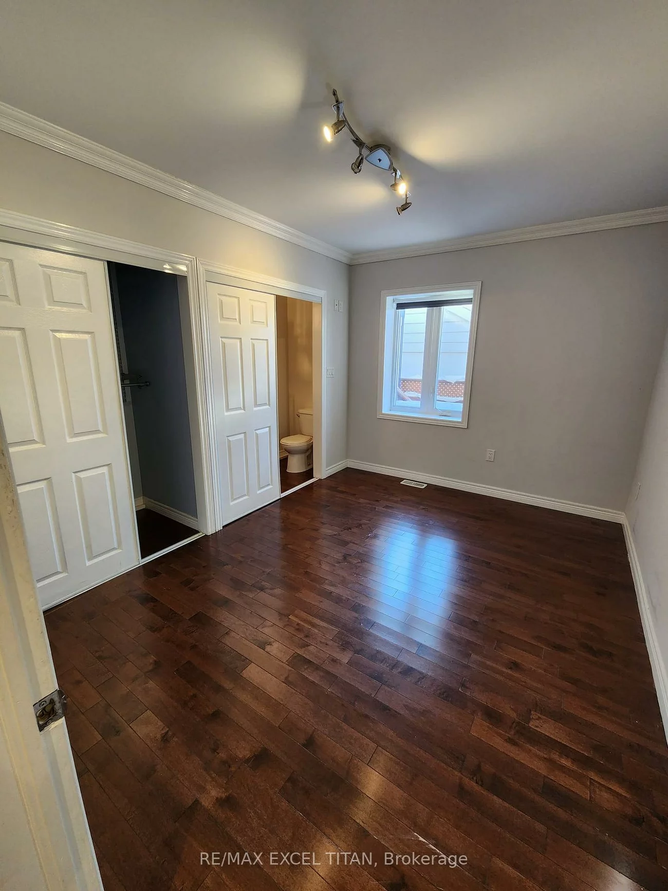 12, Wickford, Maple Leaf, Toronto