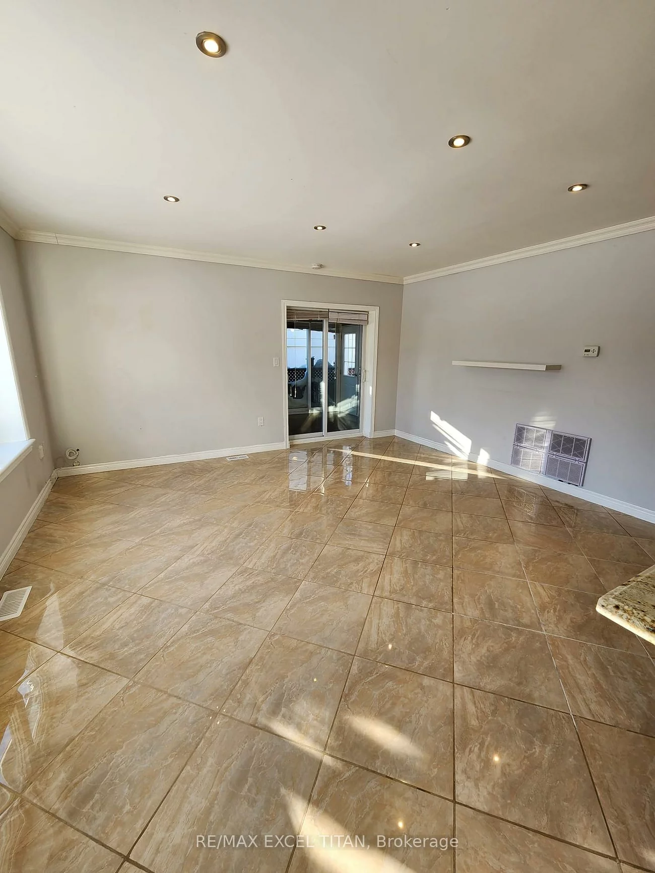 12, Wickford, Maple Leaf, Toronto