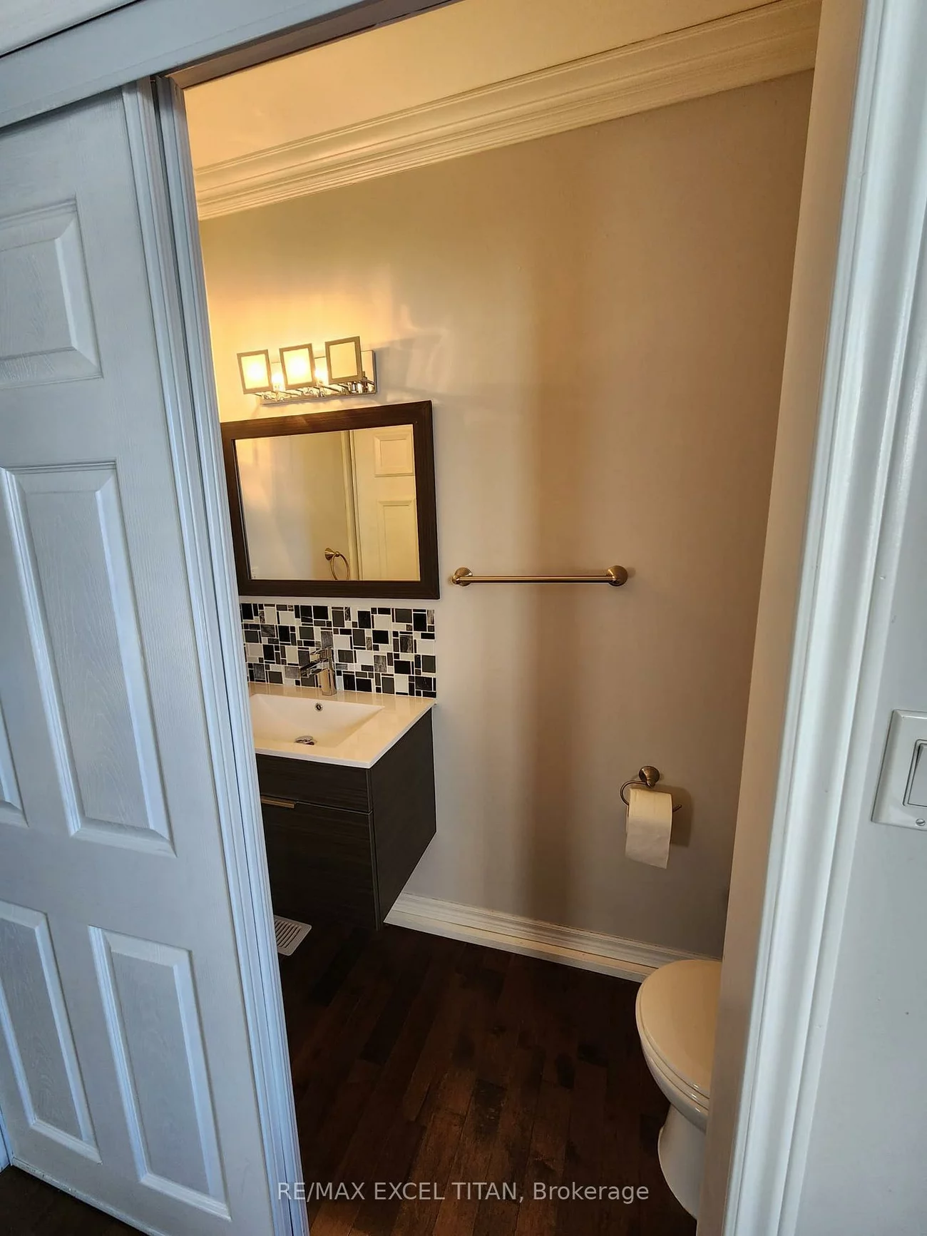 12, Wickford, Maple Leaf, Toronto