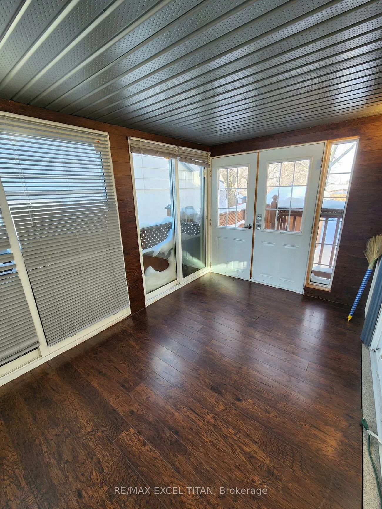 12, Wickford, Maple Leaf, Toronto