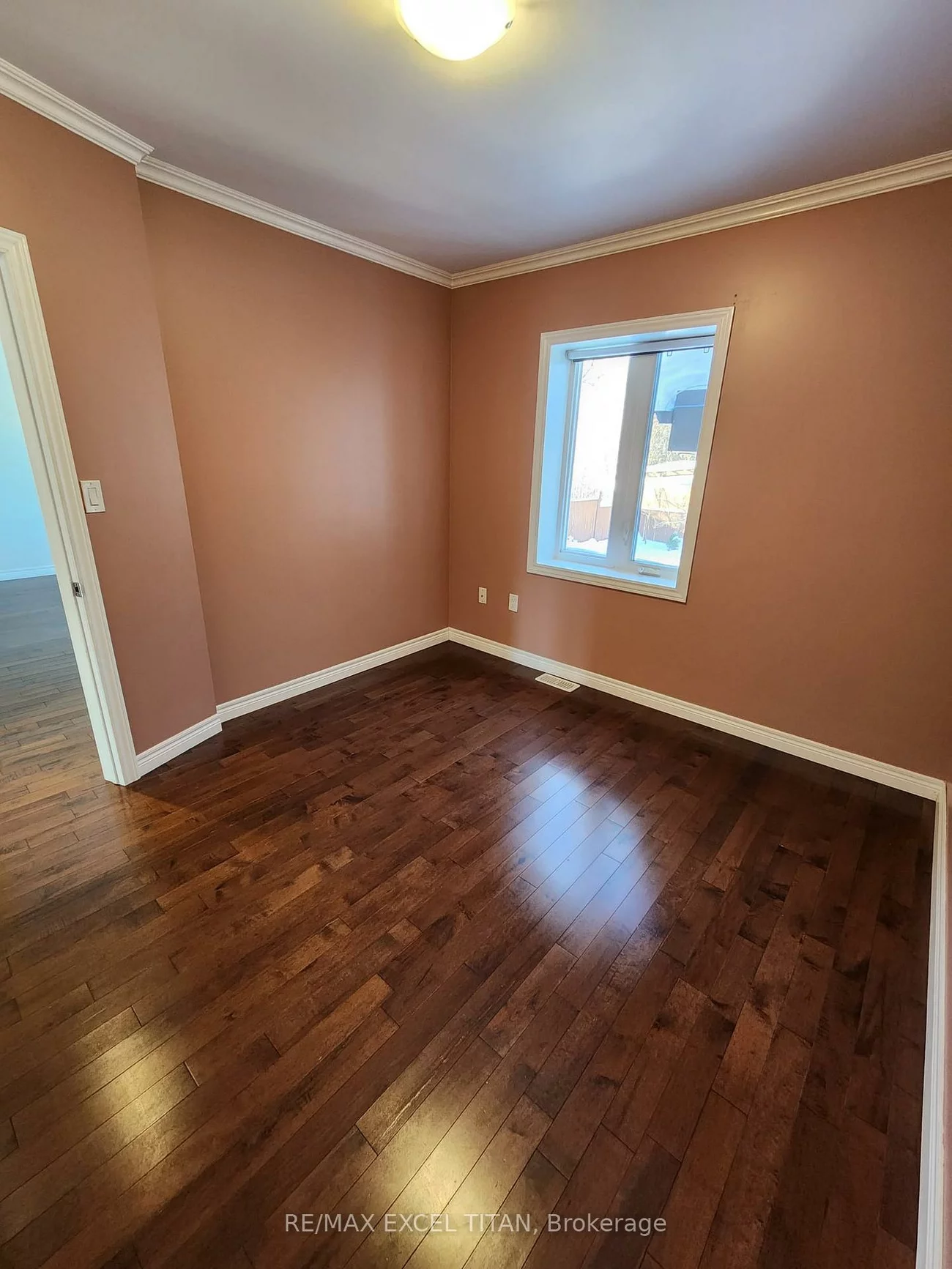 12, Wickford, Maple Leaf, Toronto