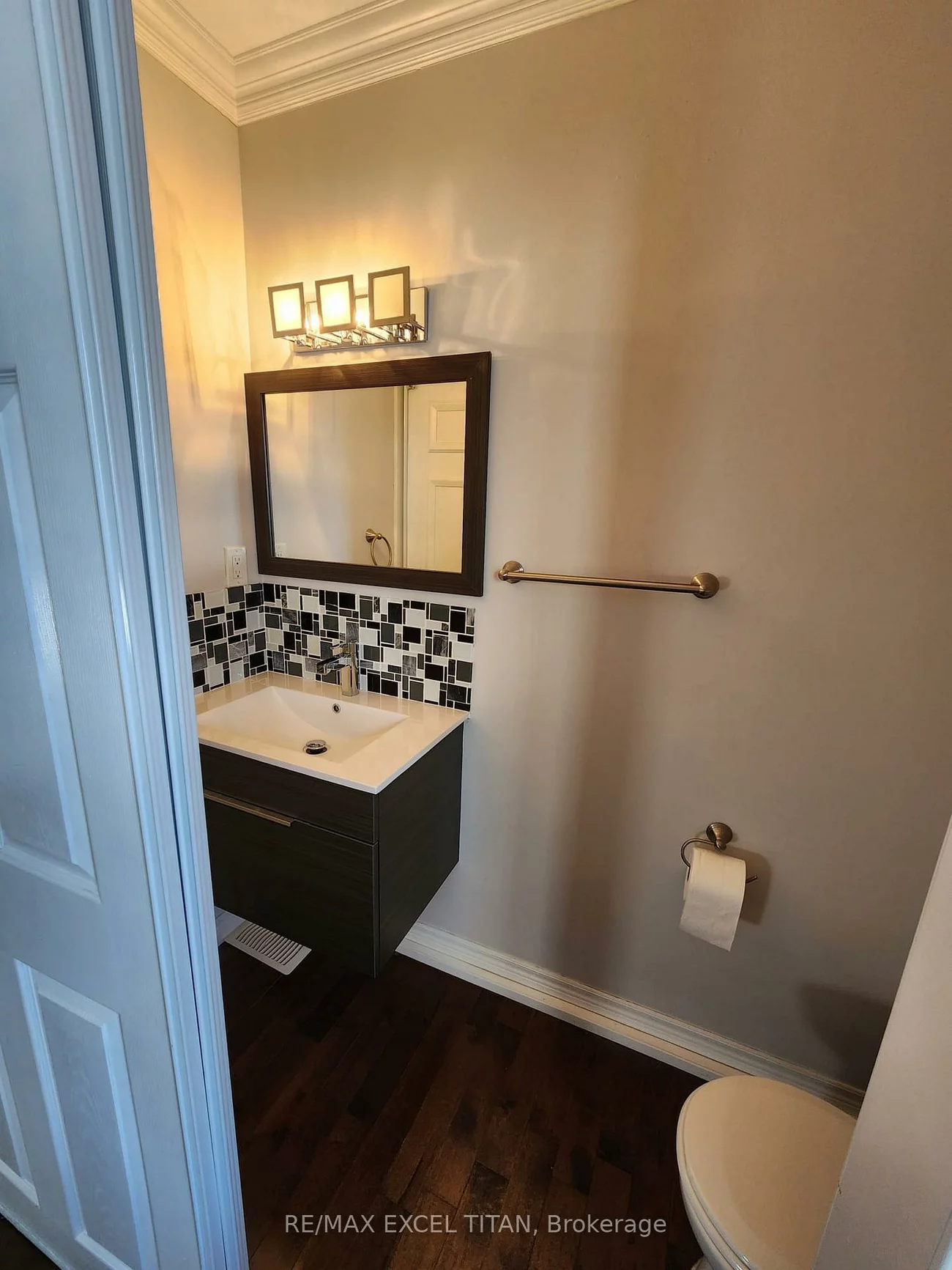 12, Wickford, Maple Leaf, Toronto