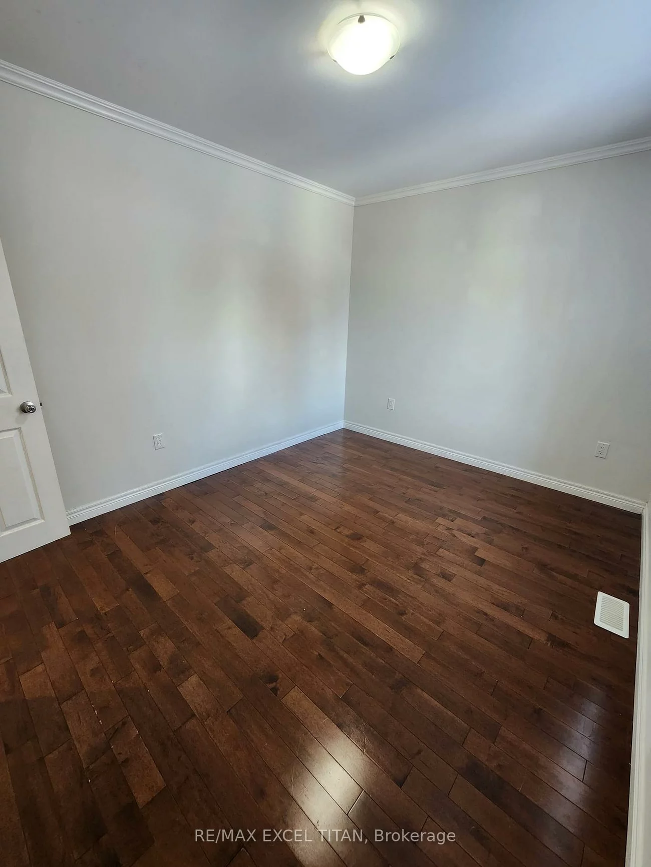 12, Wickford, Maple Leaf, Toronto