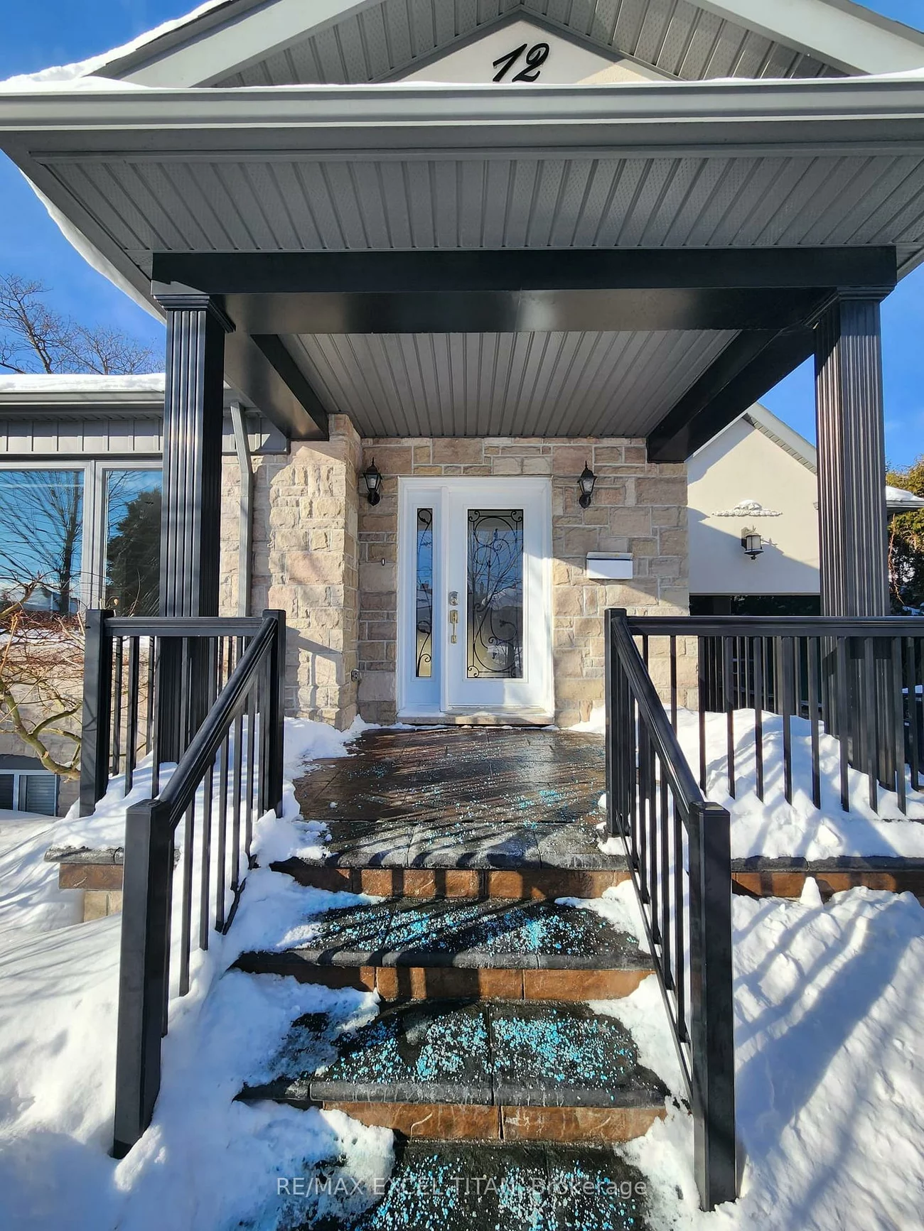 12, Wickford, Maple Leaf, Toronto