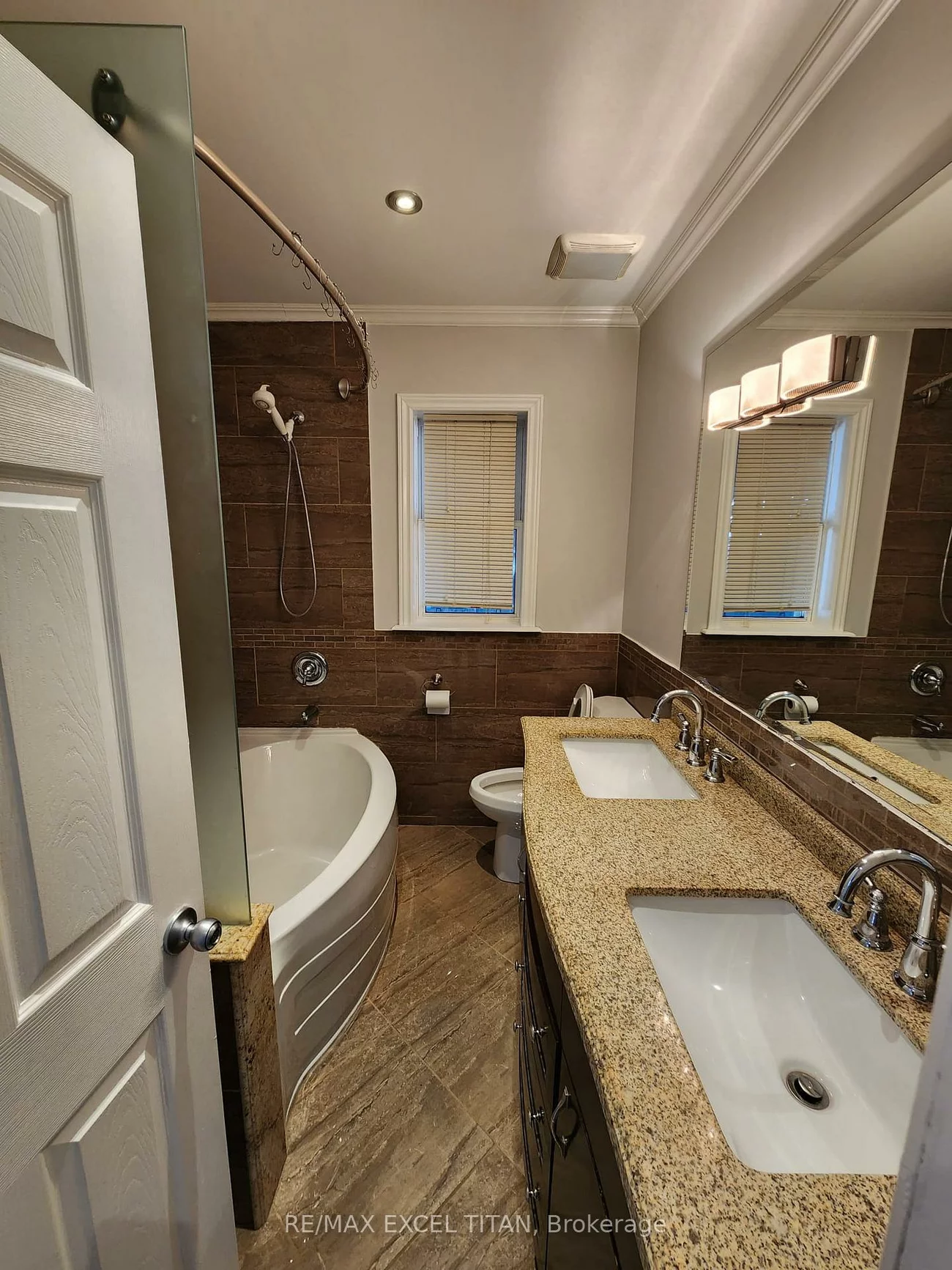 12, Wickford, Maple Leaf, Toronto