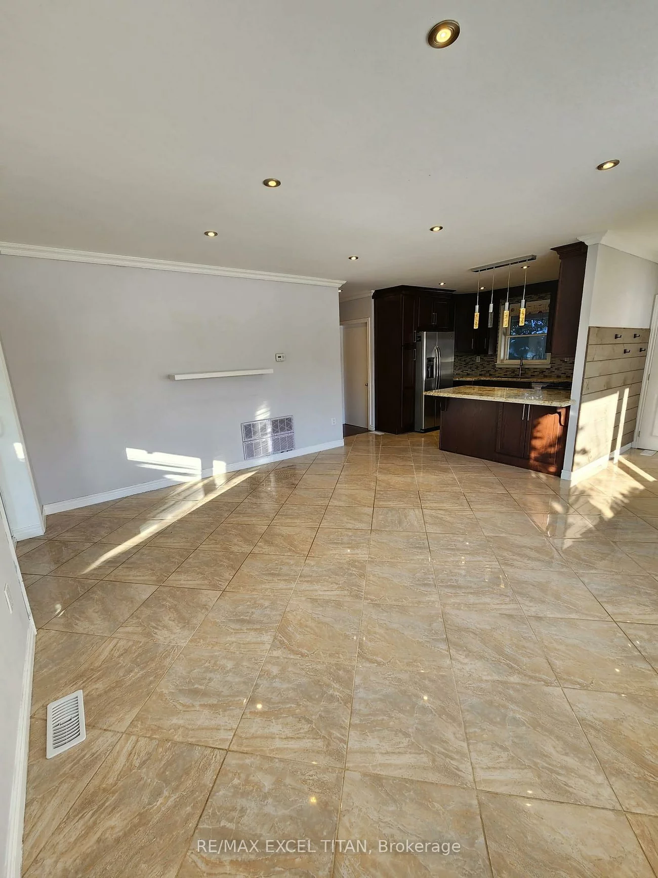 12, Wickford, Maple Leaf, Toronto