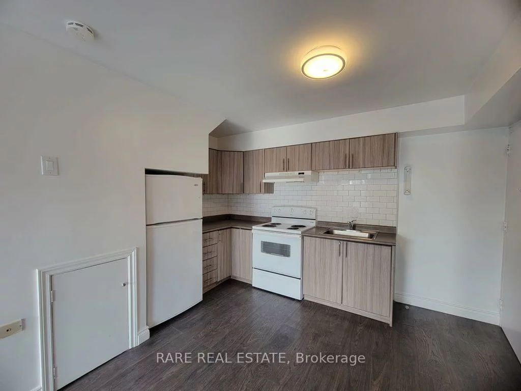 592, Marlee, Yorkdale-Glen Park, Toronto