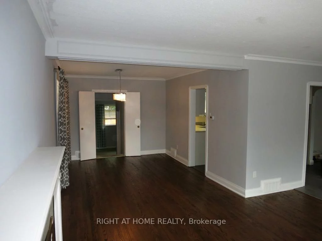 8, Burnelm, Islington-City Centre West, Toronto