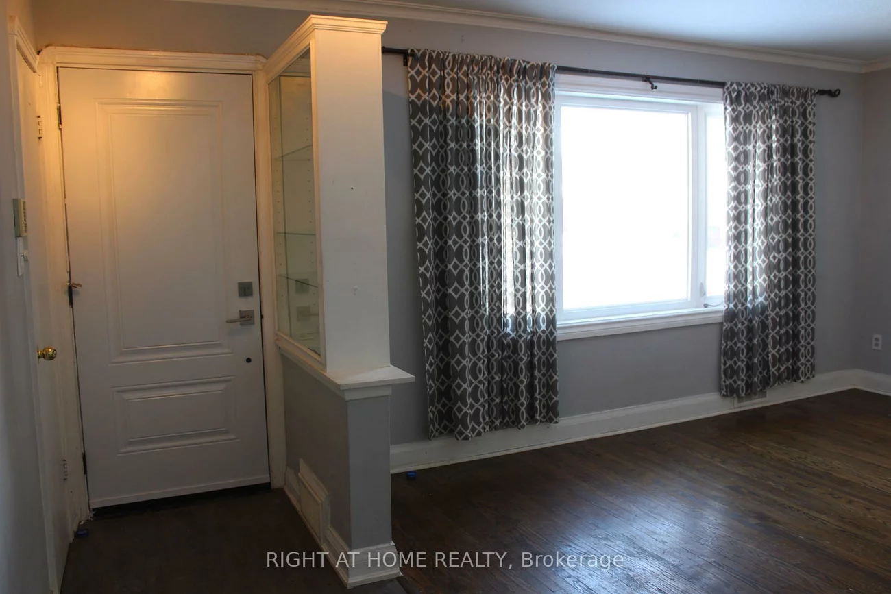 8, Burnelm, Islington-City Centre West, Toronto