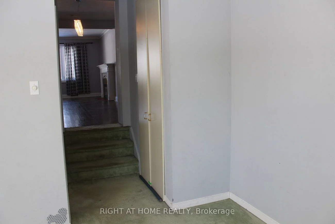 8, Burnelm, Islington-City Centre West, Toronto