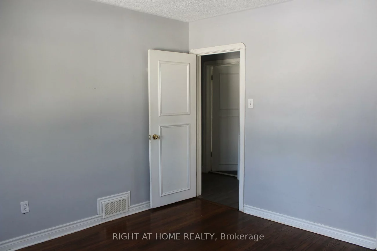 8, Burnelm, Islington-City Centre West, Toronto