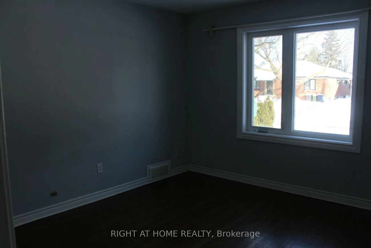 8, Burnelm, Islington-City Centre West, Toronto