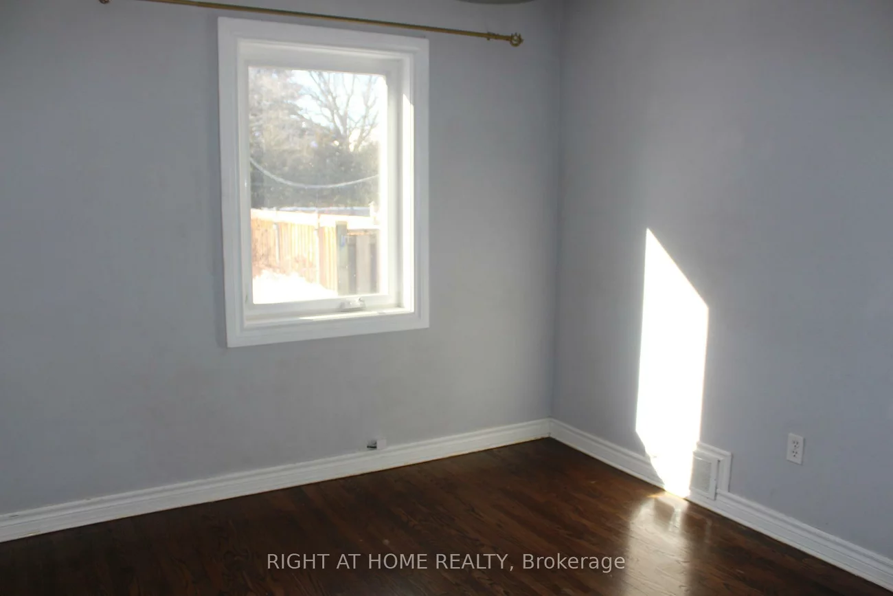 8, Burnelm, Islington-City Centre West, Toronto