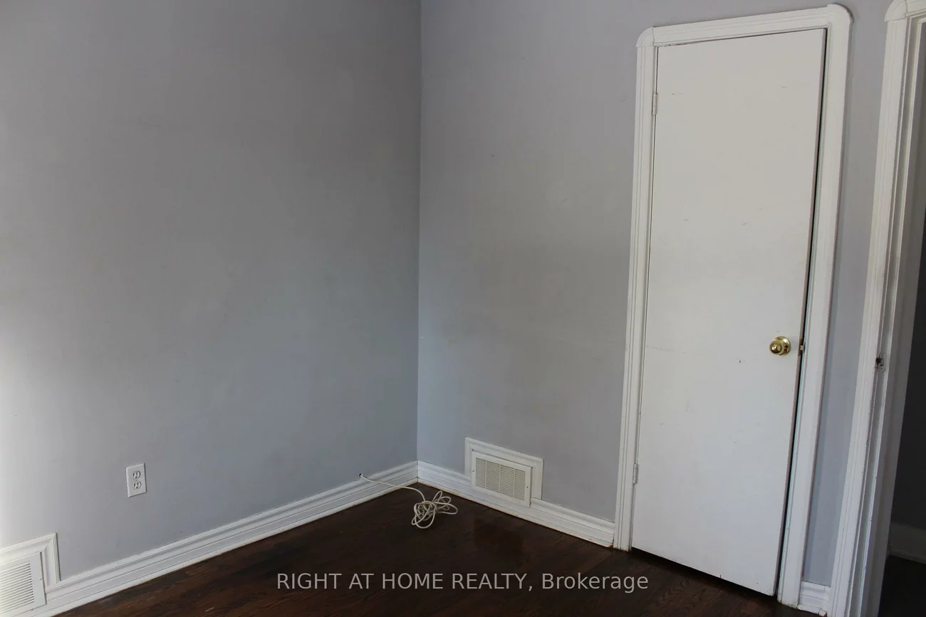 8, Burnelm, Islington-City Centre West, Toronto