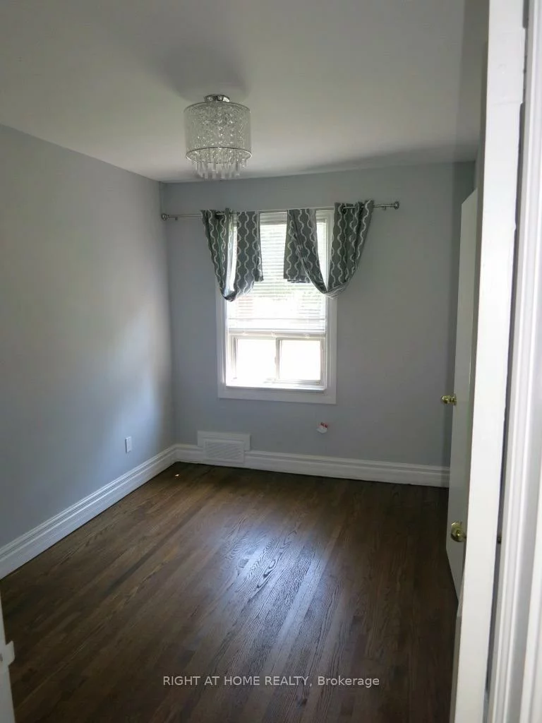 8, Burnelm, Islington-City Centre West, Toronto