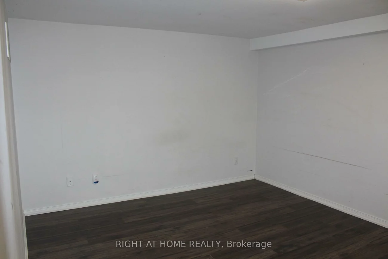 8, Burnelm, Islington-City Centre West, Toronto