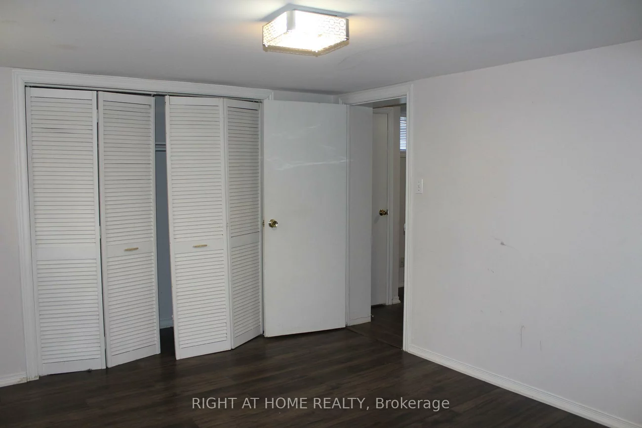 8, Burnelm, Islington-City Centre West, Toronto