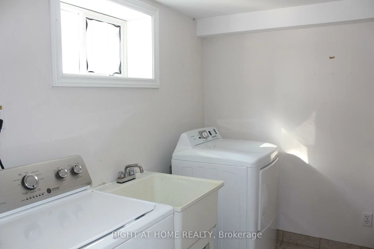 8, Burnelm, Islington-City Centre West, Toronto