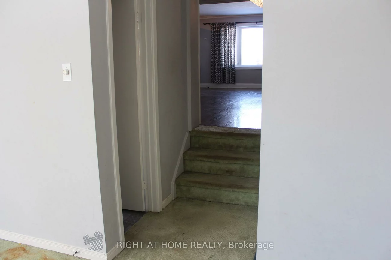 8, Burnelm, Islington-City Centre West, Toronto