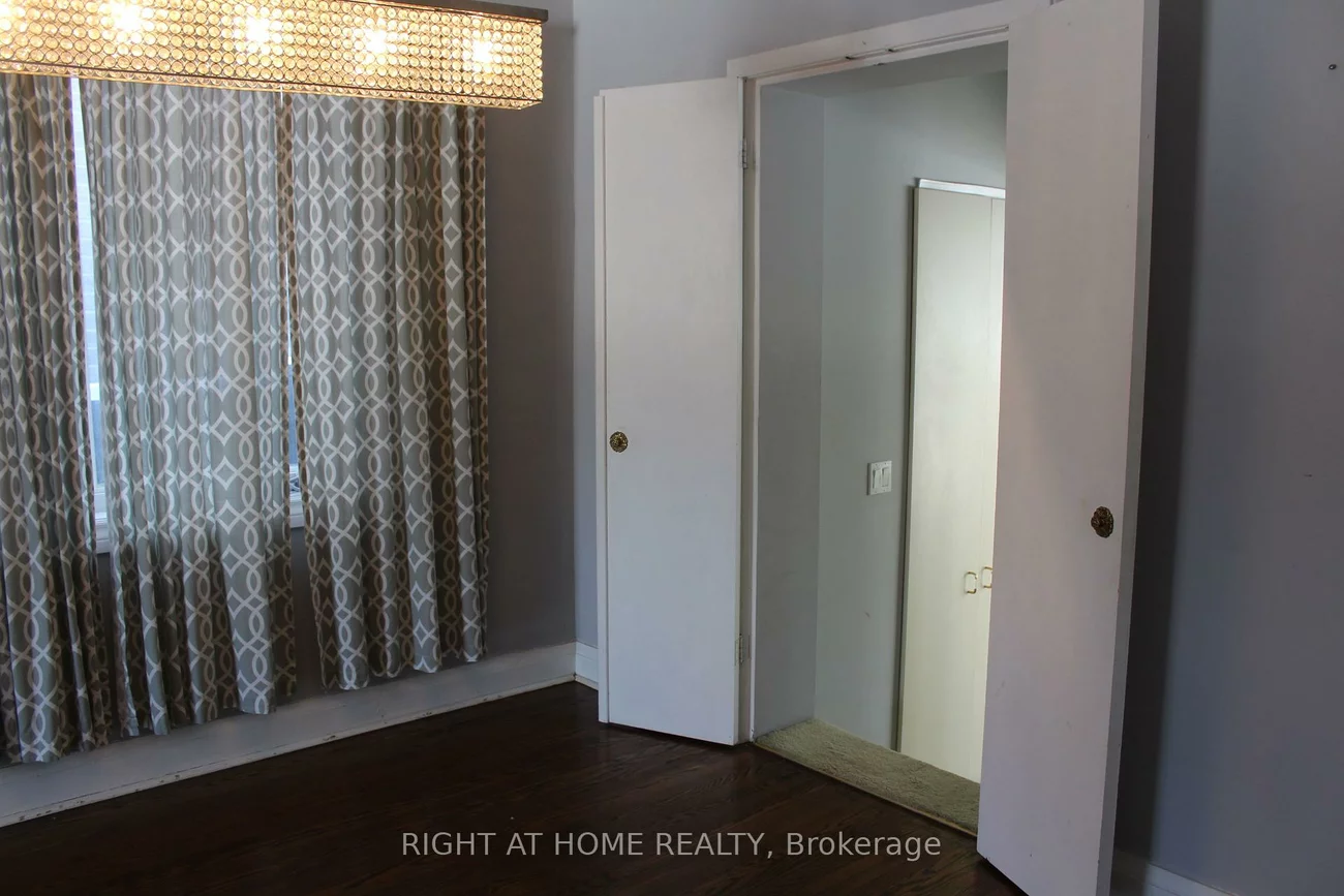 8, Burnelm, Islington-City Centre West, Toronto