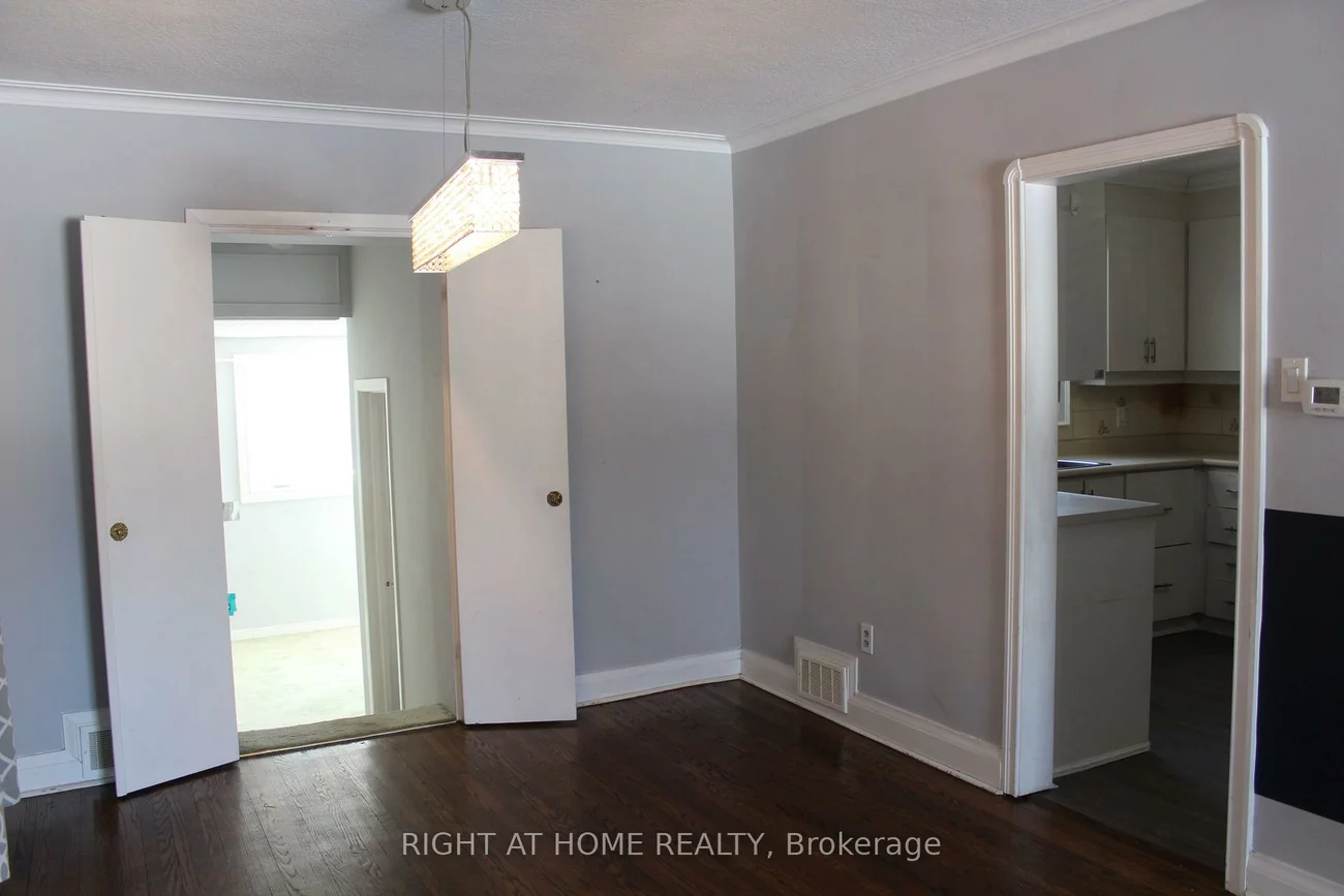 8, Burnelm, Islington-City Centre West, Toronto