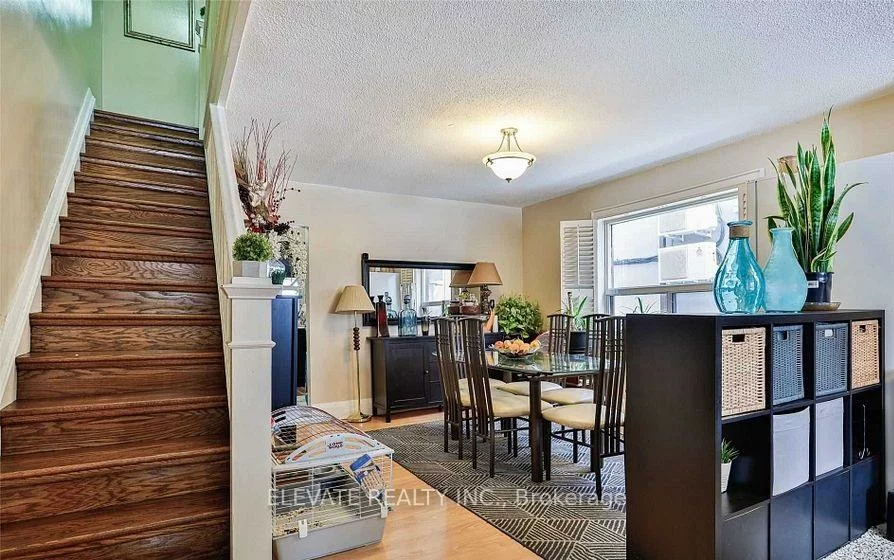 518, Whitmore, Briar Hill-Belgravia, Toronto