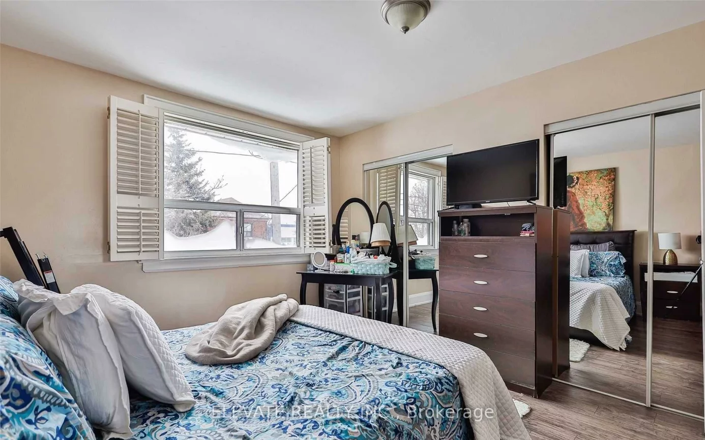 518, Whitmore, Briar Hill-Belgravia, Toronto