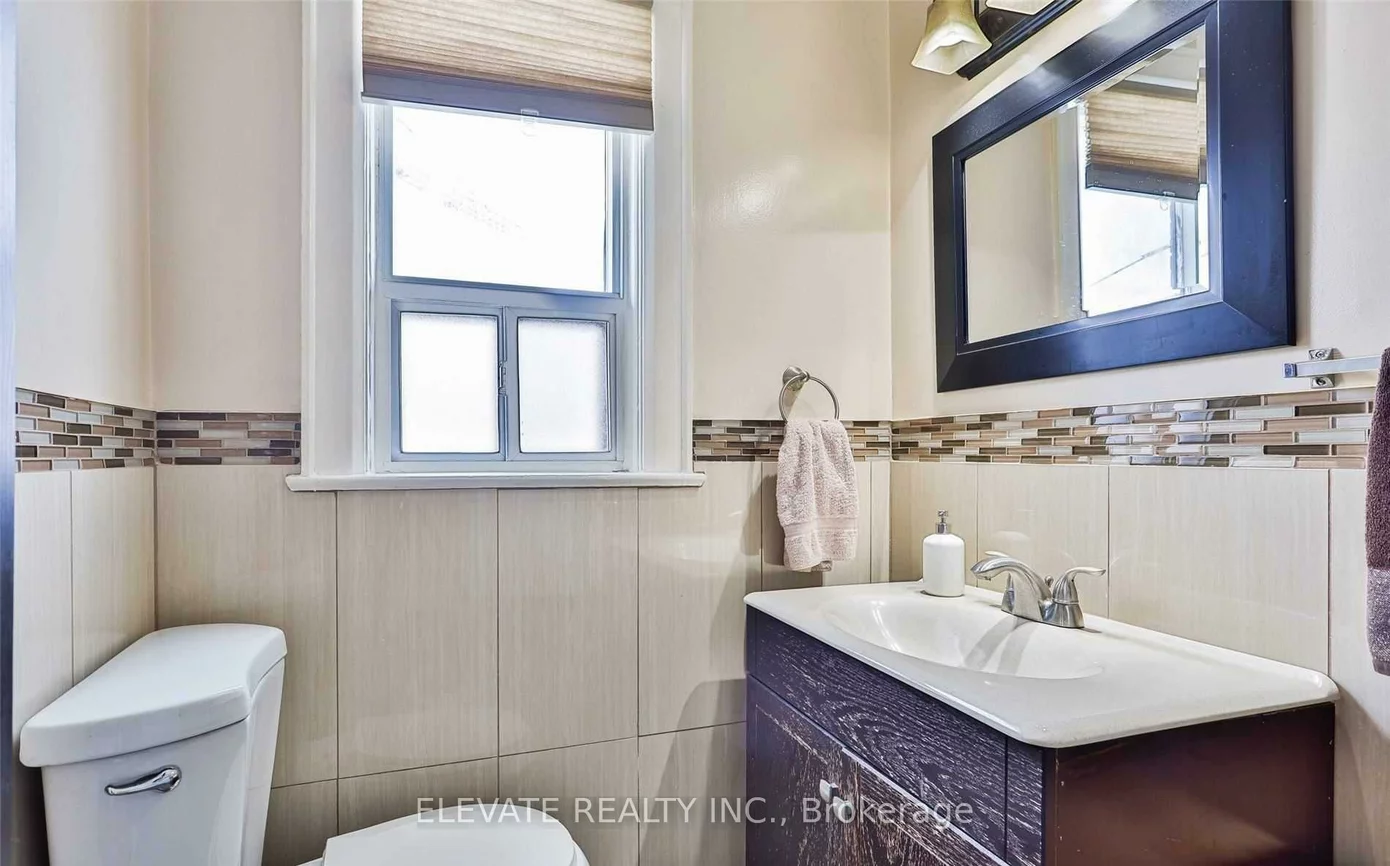 518, Whitmore, Briar Hill-Belgravia, Toronto