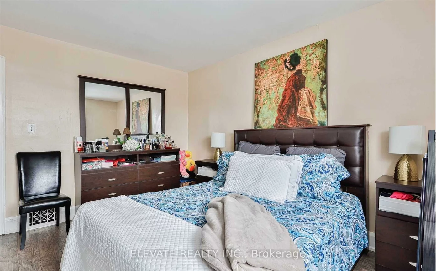 518, Whitmore, Briar Hill-Belgravia, Toronto