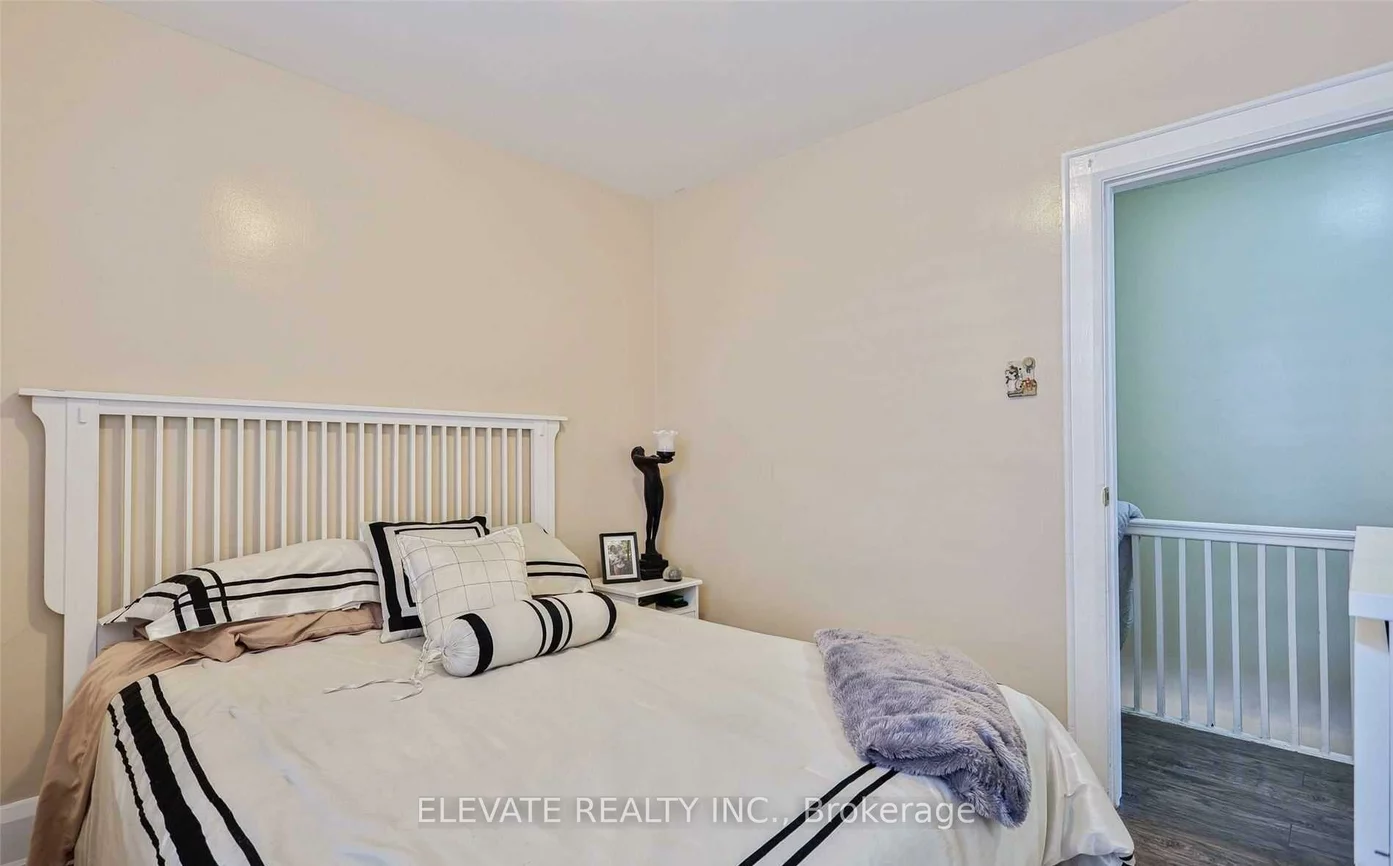 518, Whitmore, Briar Hill-Belgravia, Toronto