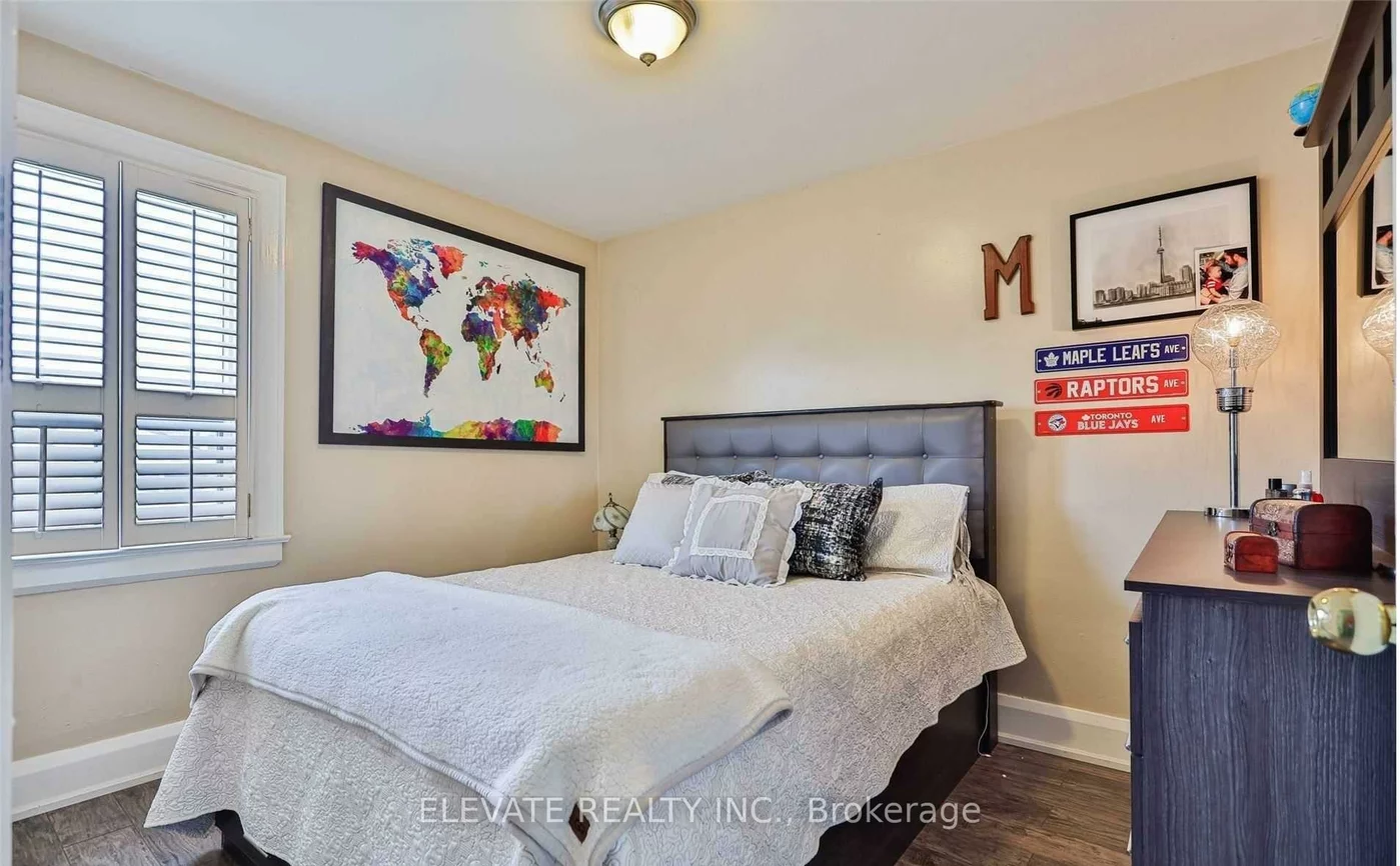 518, Whitmore, Briar Hill-Belgravia, Toronto