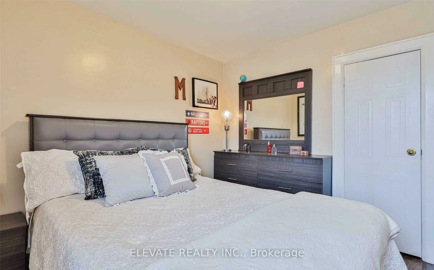 518, Whitmore, Briar Hill-Belgravia, Toronto