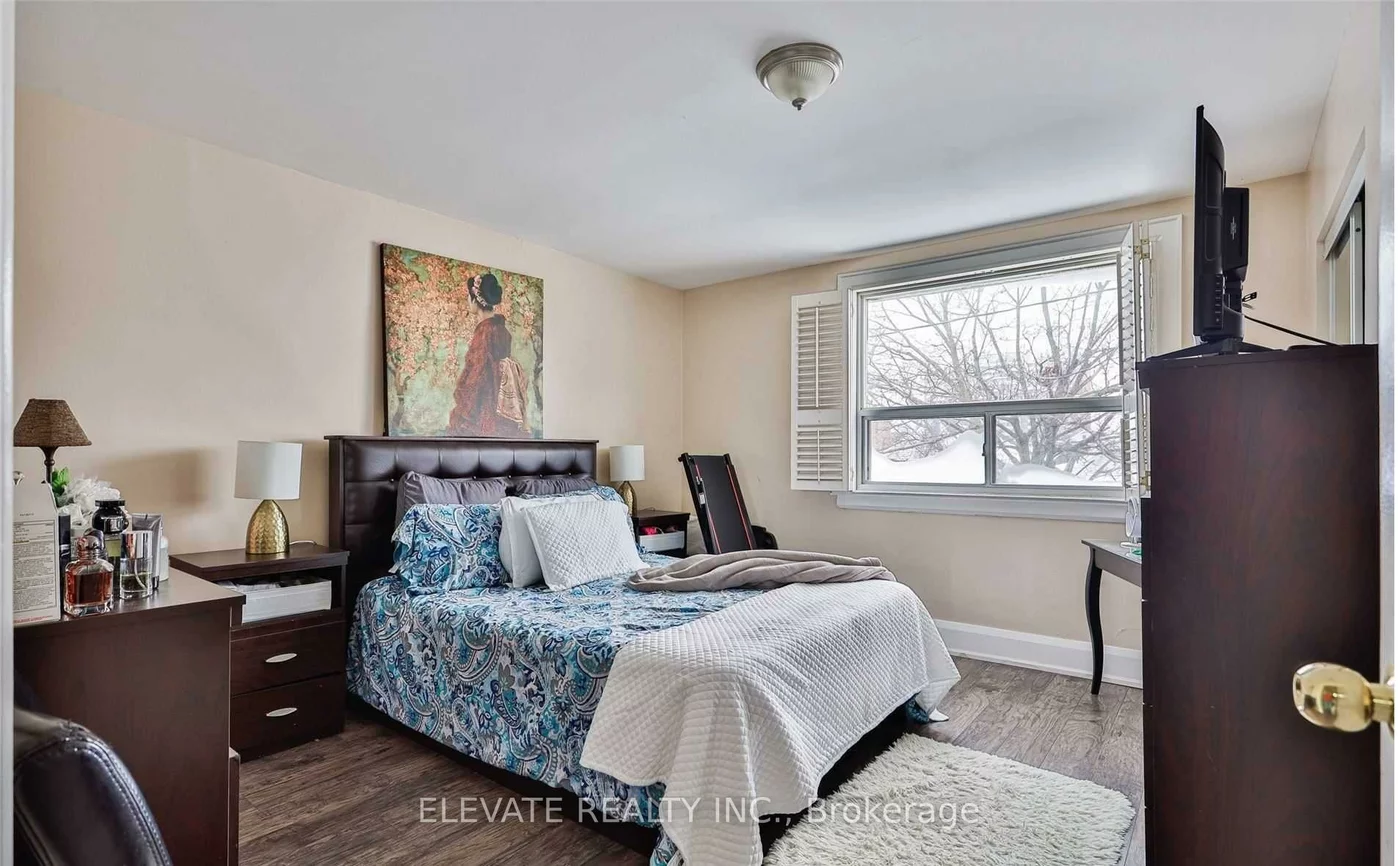 518, Whitmore, Briar Hill-Belgravia, Toronto