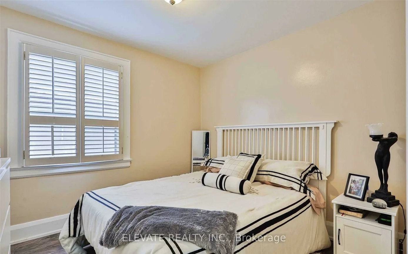 518, Whitmore, Briar Hill-Belgravia, Toronto