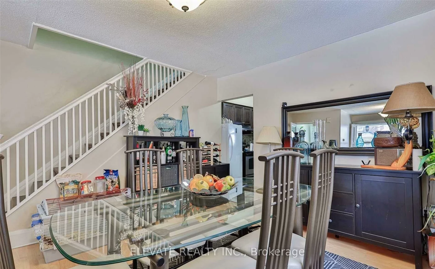 518, Whitmore, Briar Hill-Belgravia, Toronto