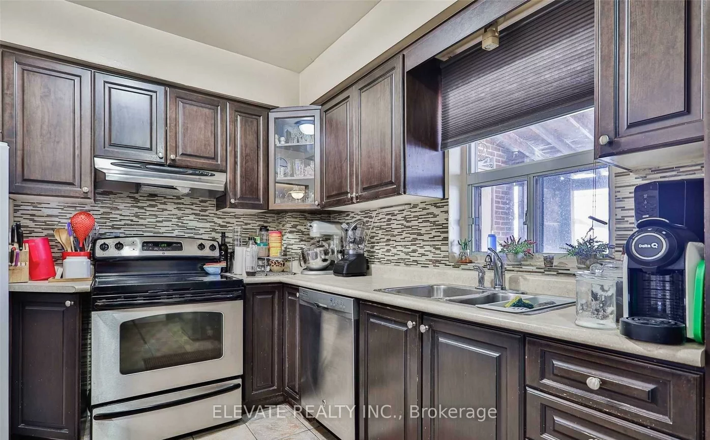 518, Whitmore, Briar Hill-Belgravia, Toronto