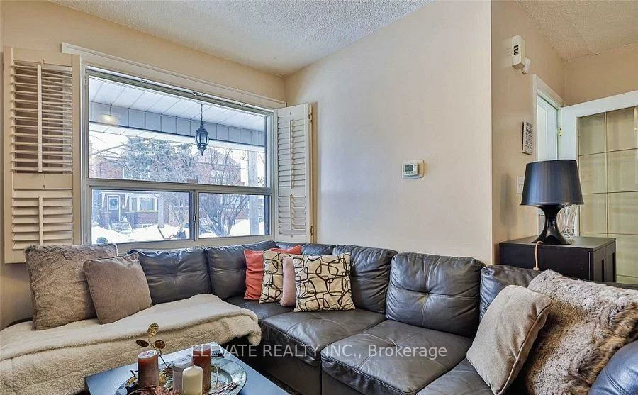 518, Whitmore, Briar Hill-Belgravia, Toronto