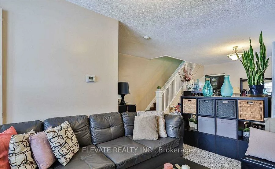 518, Whitmore, Briar Hill-Belgravia, Toronto