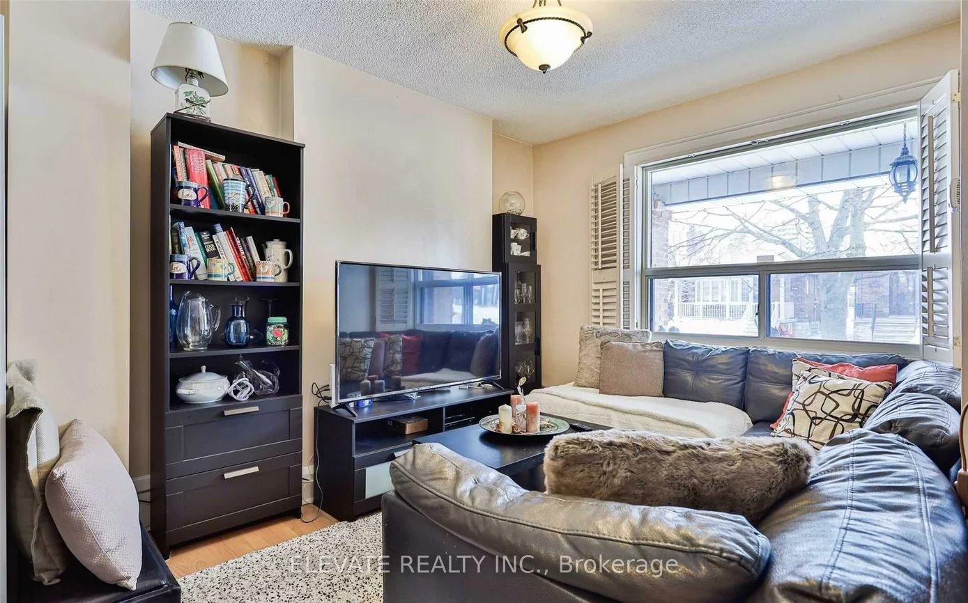 518, Whitmore, Briar Hill-Belgravia, Toronto