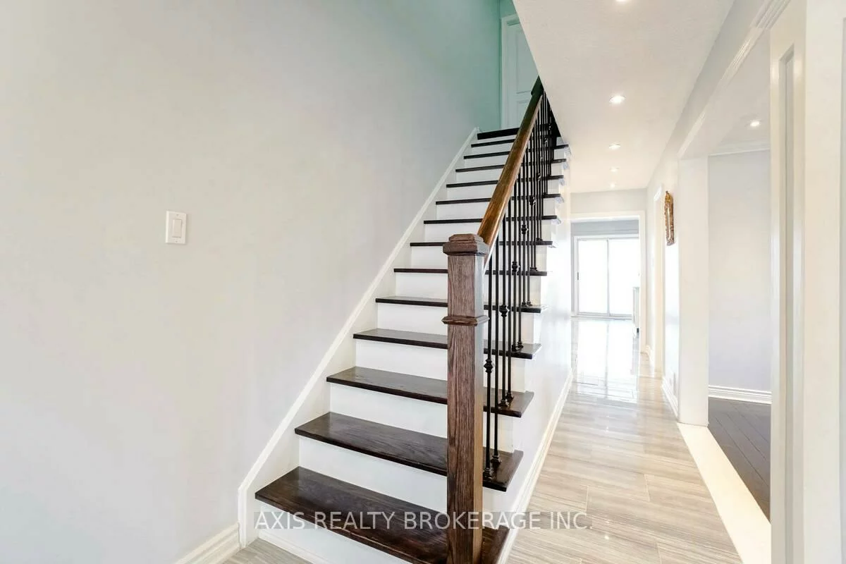 18, Maple Bush, Humberlea-Pelmo Park W4, Toronto