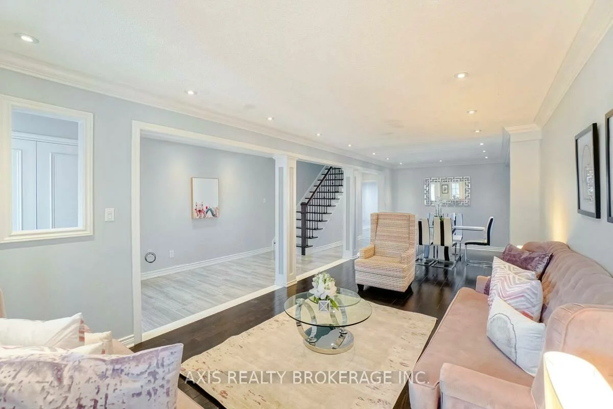 18, Maple Bush, Humberlea-Pelmo Park W4, Toronto