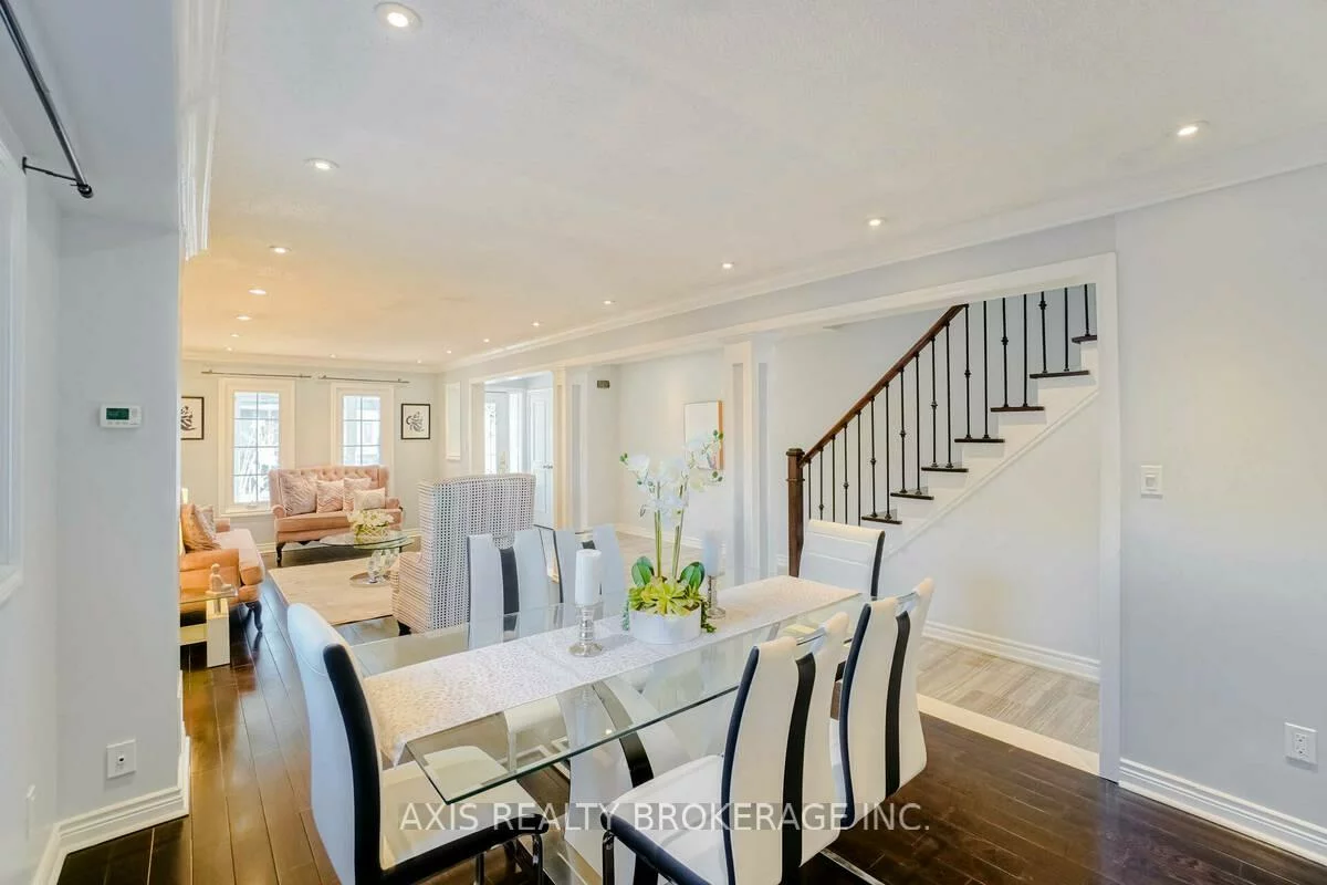 18, Maple Bush, Humberlea-Pelmo Park W4, Toronto