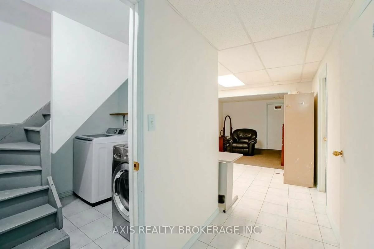 18, Maple Bush, Humberlea-Pelmo Park W4, Toronto