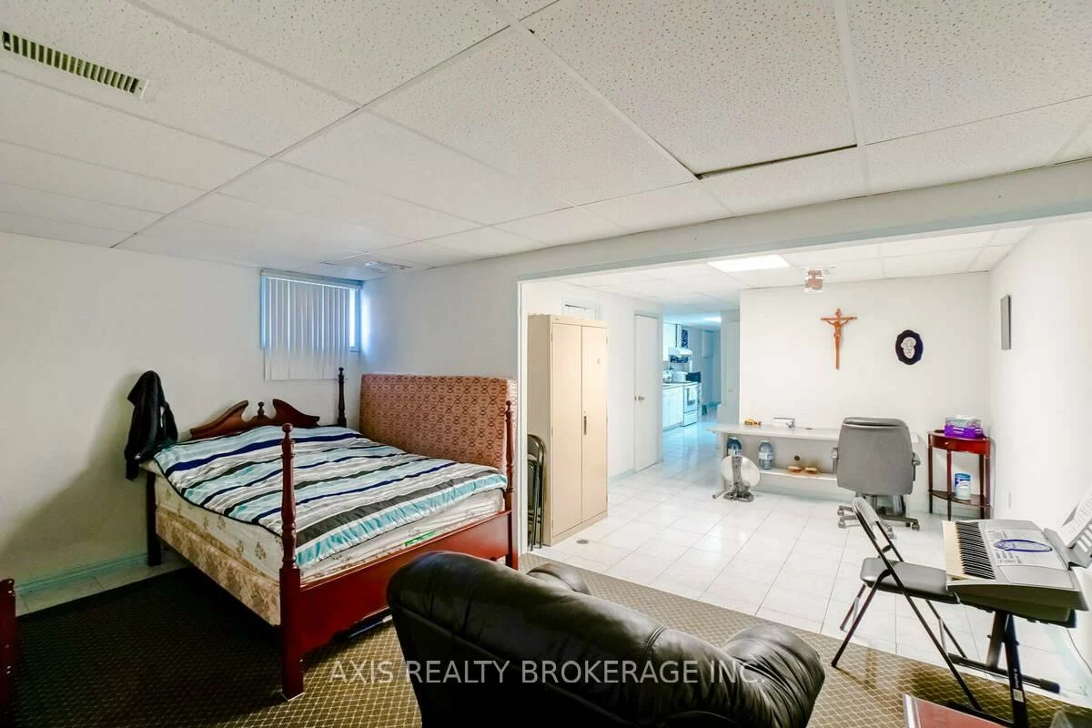 18, Maple Bush, Humberlea-Pelmo Park W4, Toronto