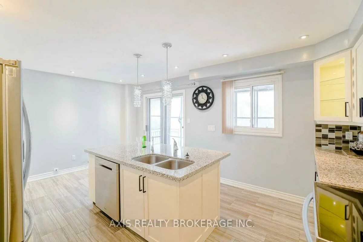 18, Maple Bush, Humberlea-Pelmo Park W4, Toronto