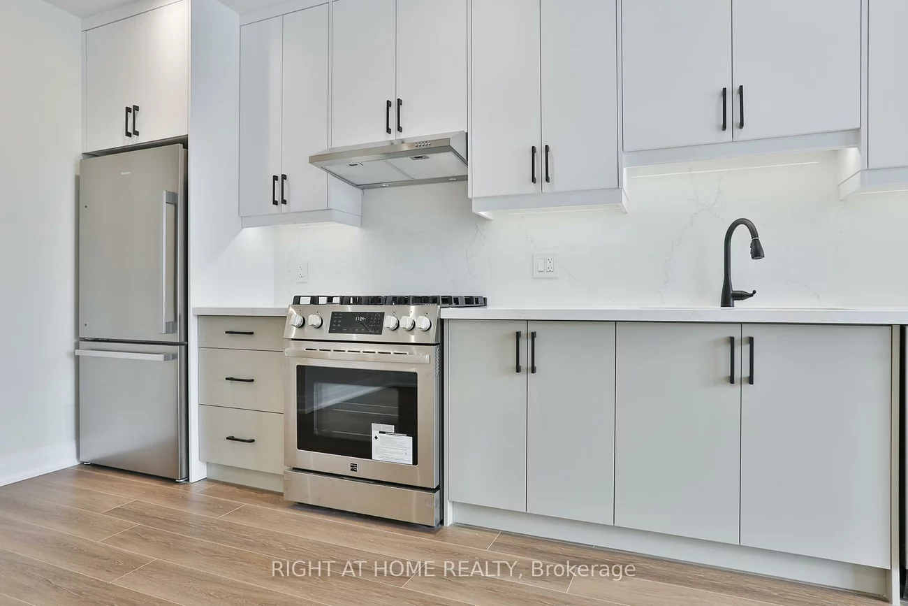 39, Fifteenth, New Toronto, Toronto