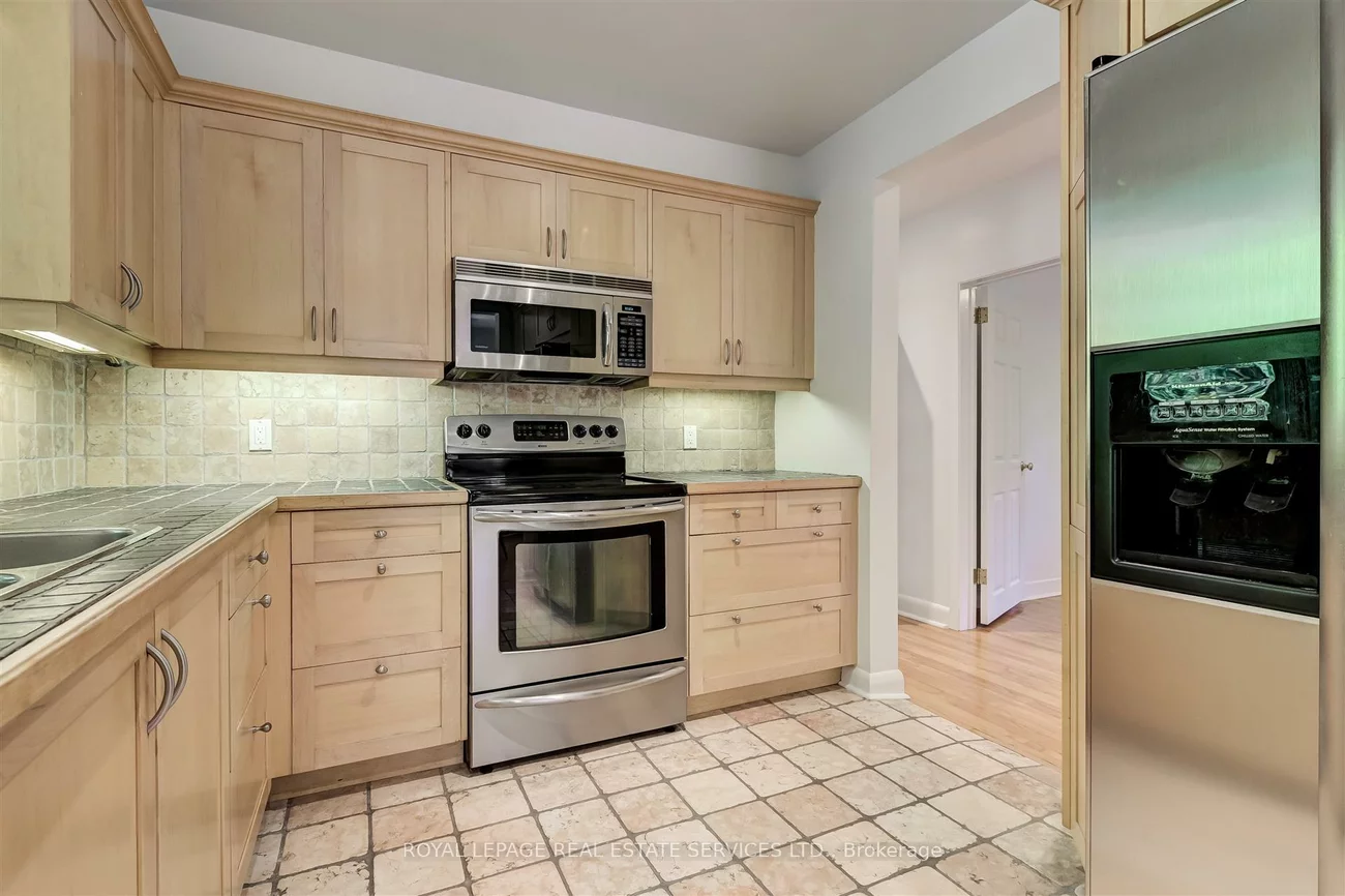 5, Easson, High Park-Swansea, Toronto